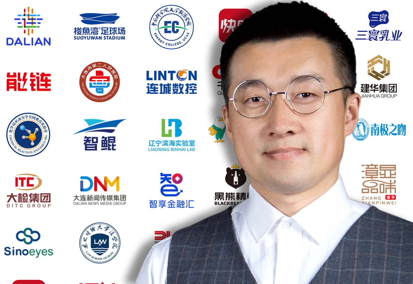 于(yu)明龍：用(yong)設(shè)計(ji)重(zhong)塑城(cheng)市(shi)符号的(de)品(pin)牌設(shè)計(ji)師